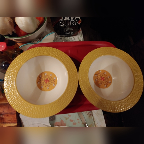Vintage Malamine Threshold Quality and Design, 2 Bowls, 4 Salad Plates. - Picture 2 of 5